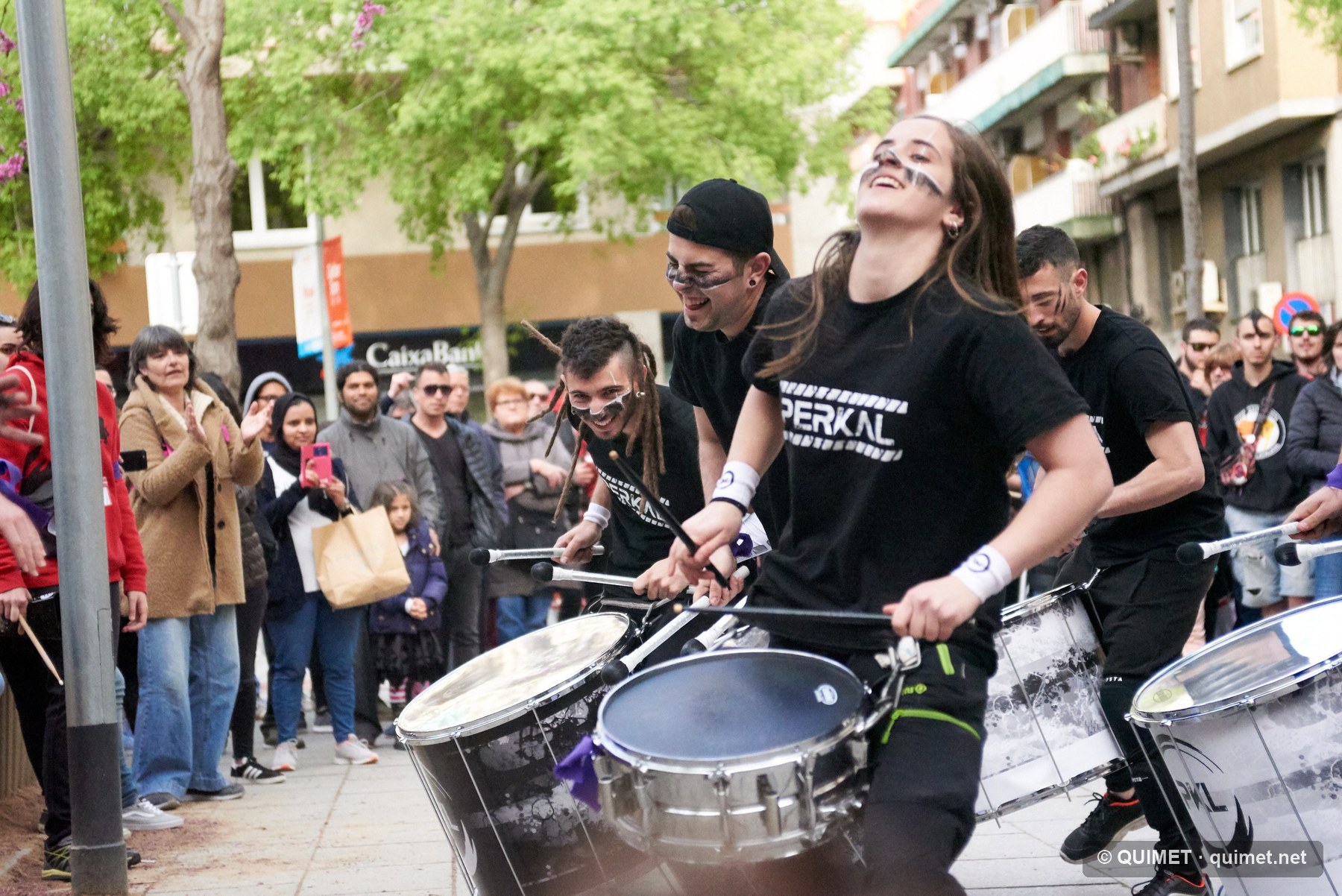 Percussionistes actuant al carrer